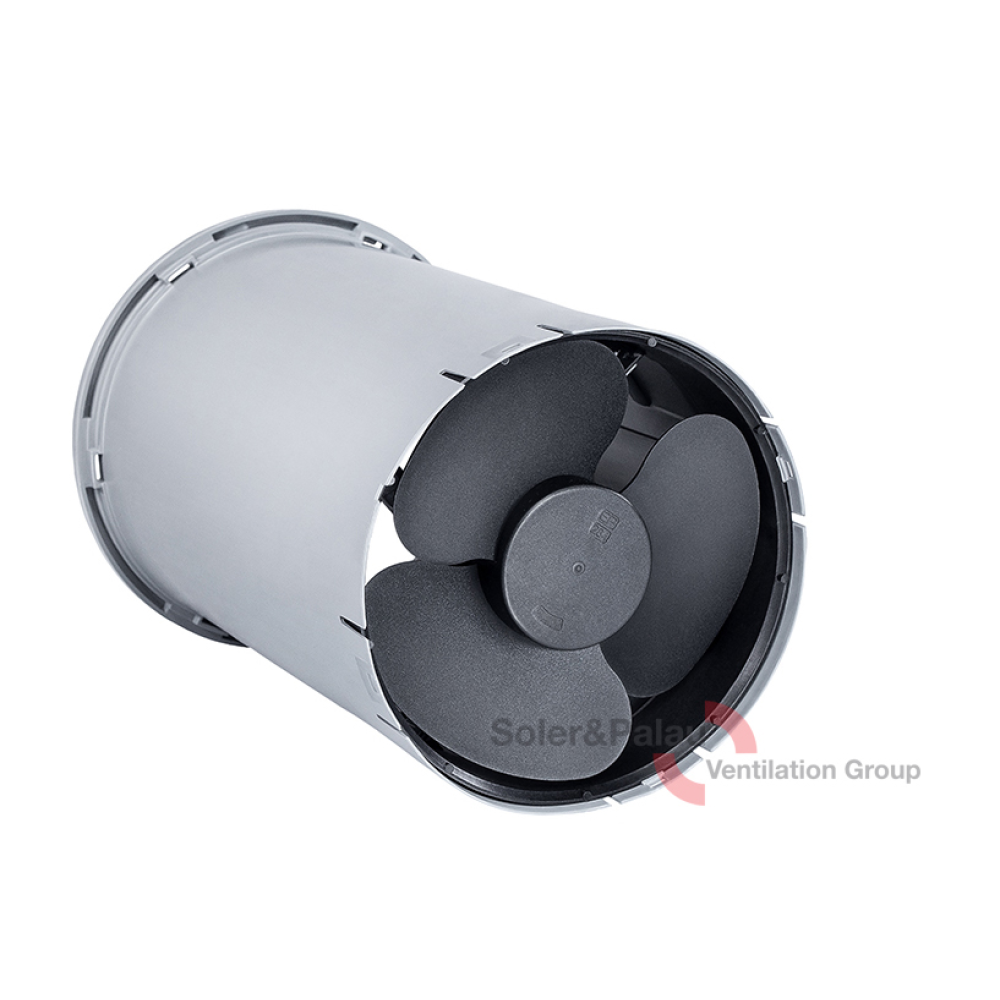 pripojovací nadstavec (500 mm), ktorý obsahuje keramický tepelný výmenník, ventilátor a filtre